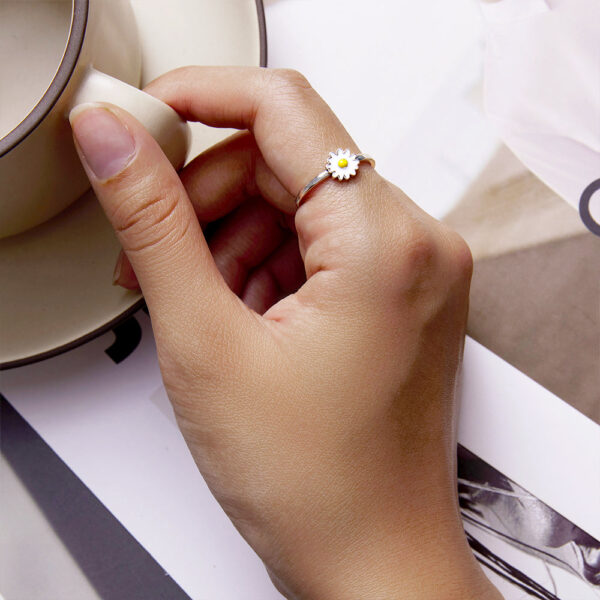 Solid 925 Sterling Silver Sunny-Side Up Daisy ring - Image 8