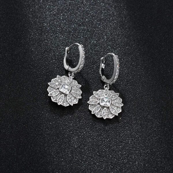 Feme Bloom Earrings White Gold - Image 2