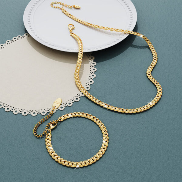 Dunhill Link Chain Bracelet in Gold - Image 5