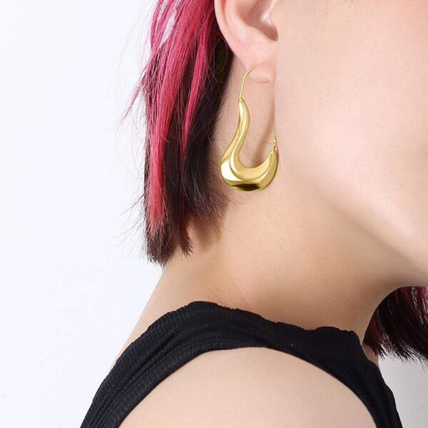 Dakota Chunky Gold Hoop Earrings - Image 5