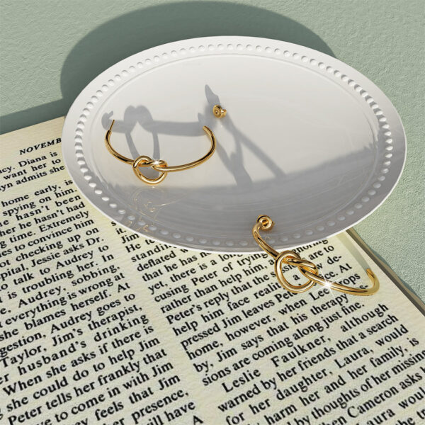 Love Knot Earrings in Gold - Image 3