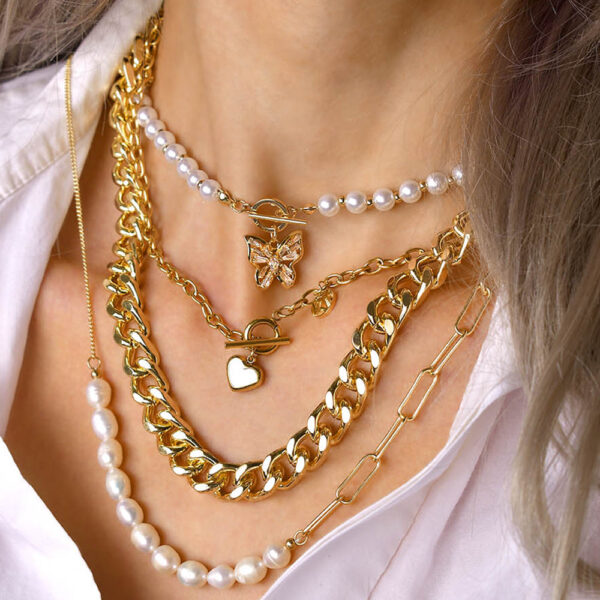 Gloria Chunky Heart Toggle Closure Necklace in Gold - Image 6