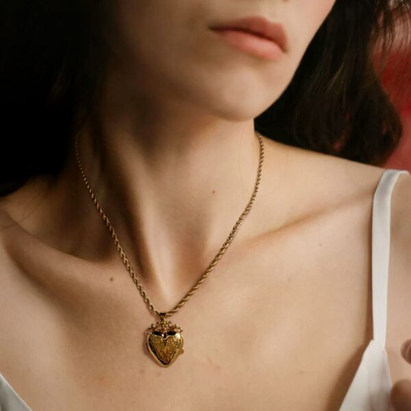 Floral Heart Photo Locket Necklace - Image 4